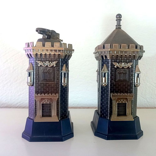 Vintage table lighter & case "towers" - Hong Kong 1970s