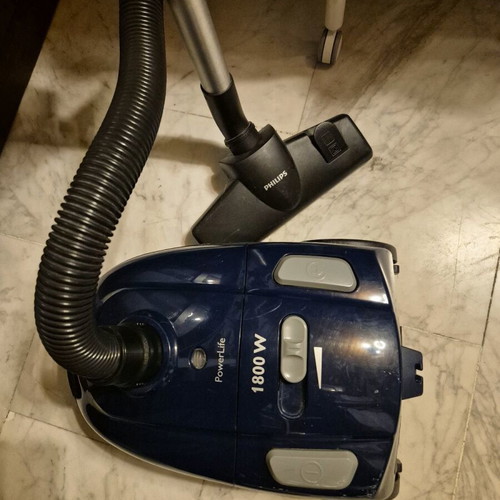 Philips PowerLife 1800W FC8450 vacuum cleaner used