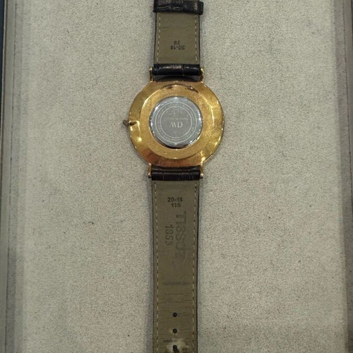 Daniel Wellington watch 40mm used with black handmade leather strap