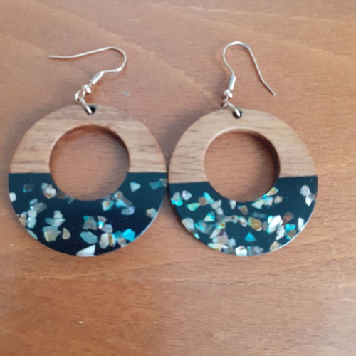 Wooden hoop earrings new with resin decoration