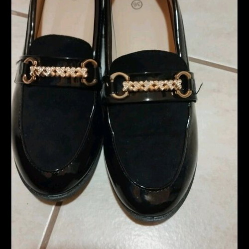 Loafers with gold chain size 36 like new, black