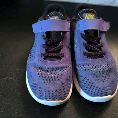 Nike kids athletic shoes used, size 34, purple