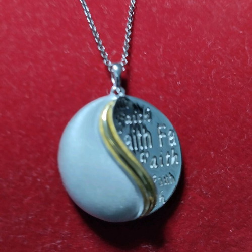 Galerie Tsangarakis pendant like new, silver with platinum