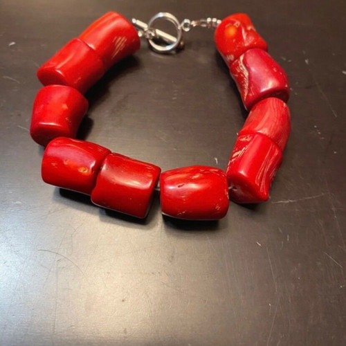 Coral bracelet new with T clasp, red
