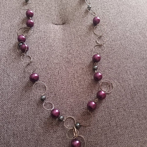 GC Accessories necklace like new with purple pearls