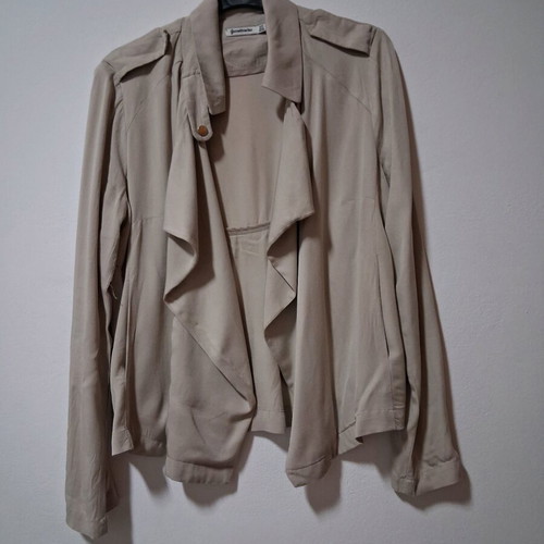 Stradivarius small beige trench coat like new, short
