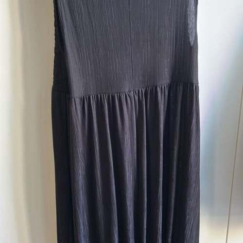 Zara black midi dress like new, breathable and wrinkle-free, size L