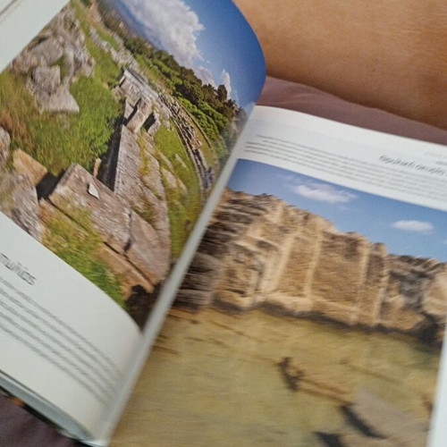 Archaeological sites two volumes like new, Wonderful Greece series