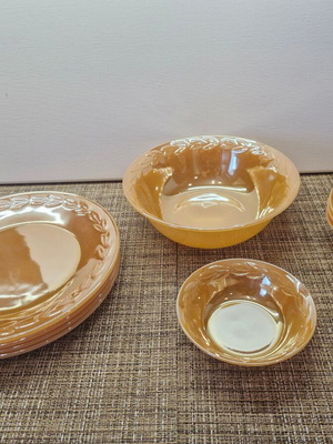 Fire King serving set like new with 1 large bowl, 4 small bowls and 4 fruit plates