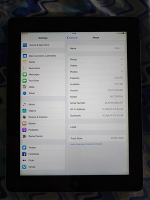 Apple iPad 3rd generation with charger and case