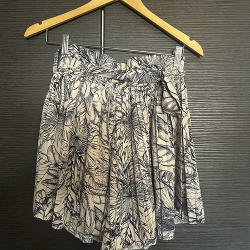 Celestino shorts like new, size M with belt, beige and blue