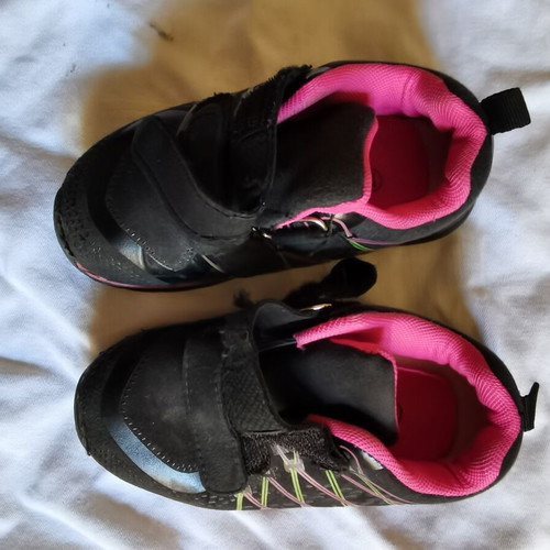Children's sports shoes used, size 26