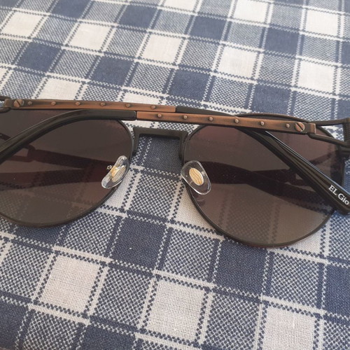 Sunglasses used in brown shade with side design