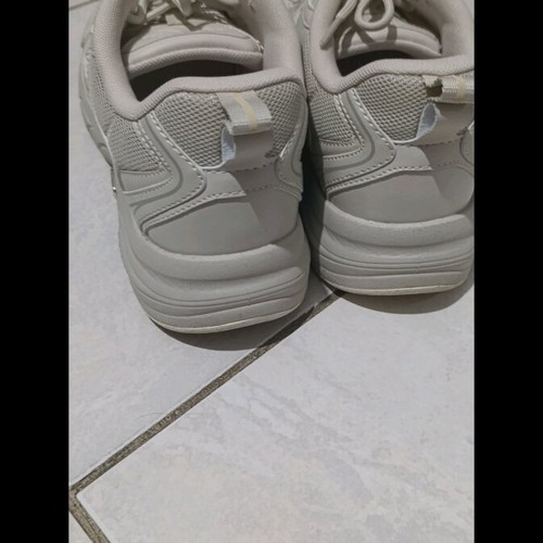 Calvin Klein women's sneakers size 41 new, beige