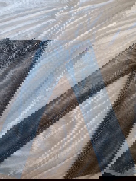 Джинс Guess