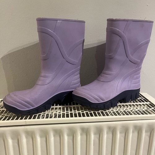 Unisex galoshes size 32-33 like new, purple with blue