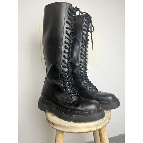 Pull&Bear black high boots with laces and zipper new