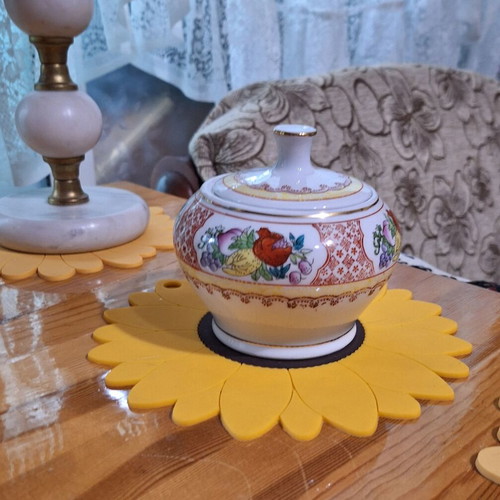 Porcelain sugar bowl like new with painted fruits