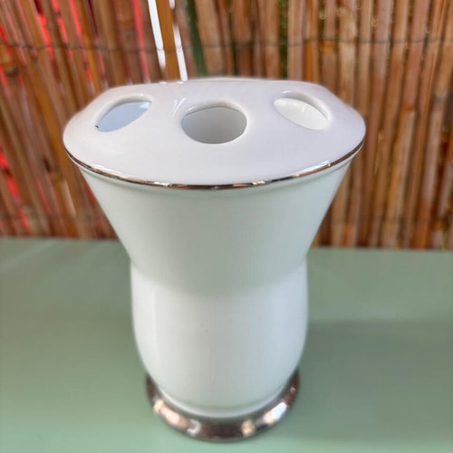 Toothbrush holder, height 11cm, diameter 9.5cm