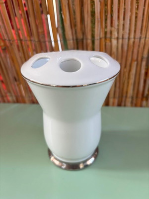 Toothbrush holder, height 11cm, diameter 9.5cm