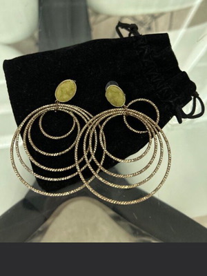 Womens earrings used, in good condition