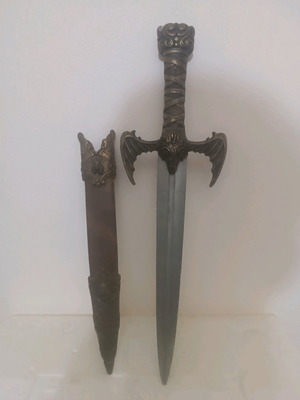 Decorative fantasy dagger with sheath, like new