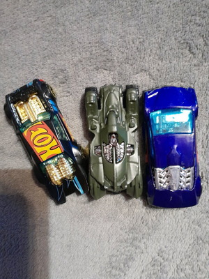 Toy cars used, pack of 3, in very good condition