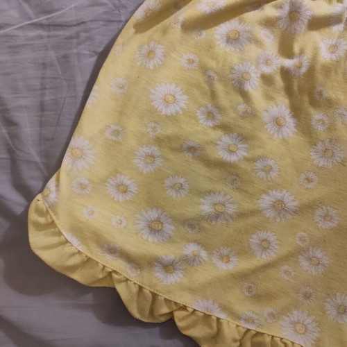 Pastel Yellow Daisy Bloomer Ruffle Shorts size S-M used
