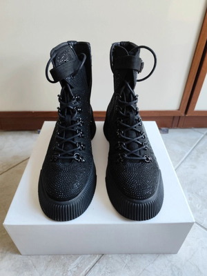 Bibi Lou ankle boots like new, size 40, black