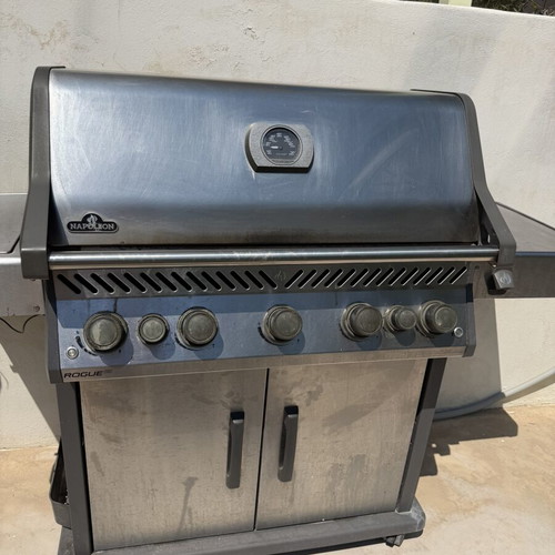 Napoleon Rogue SE 625 RSIB gas grill