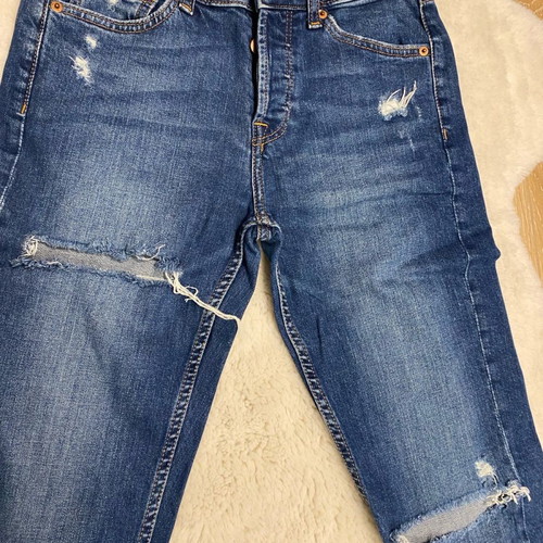 Bershka slim boyfriend jeans used, size 32, blue with rips