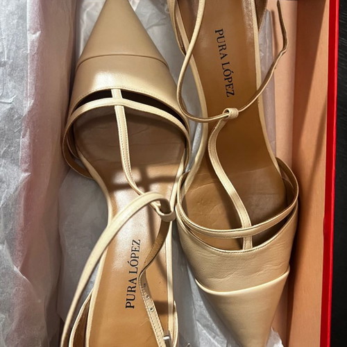 Pura Lopez pumps like new, beige leather