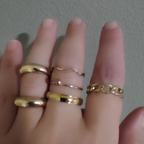 Set of 6 rings in various sizes, gold tone, like new