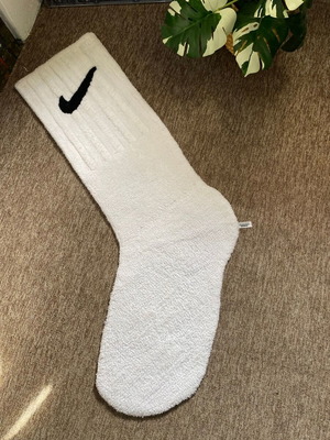 Χειροποίητο χαλί Custom εμπνευσμένο από Nike Socks καινούργιο