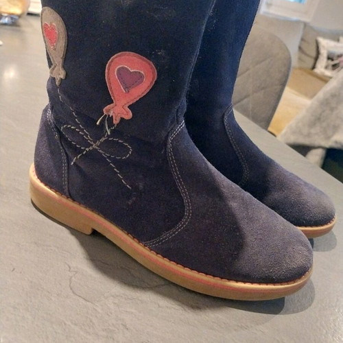 Amica boots size 31 like new, blue suede with arch support