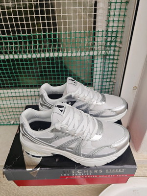 Skechers Stellar athletic shoes new, silver, size 43