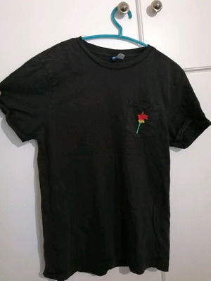 Kingston T shirt size small, black