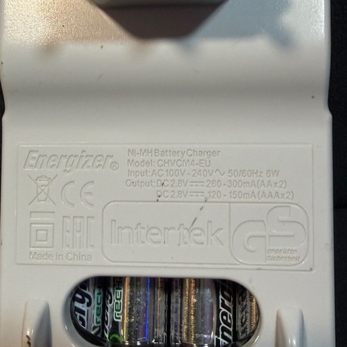 Energizer Battery Charger with 4 AA Batteries like new
