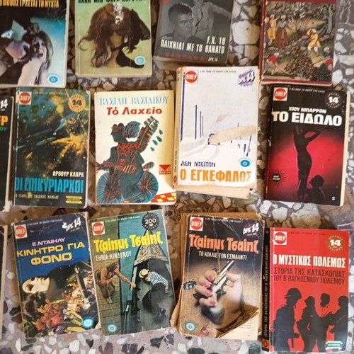 Vintage magazines and novels used, pack of 30 items