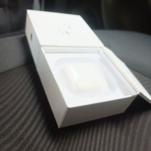 AirPods 4 used, like new with box