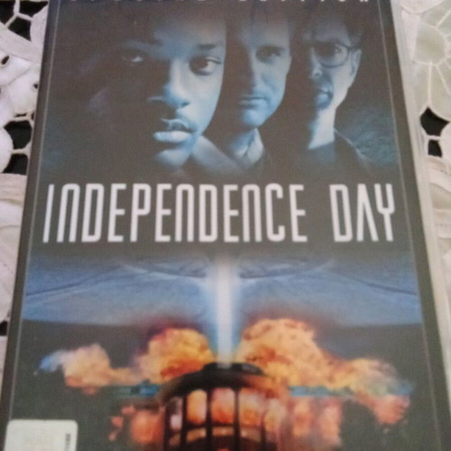 DVD pack Independence Day, Gladiator, Ο Στοιχειωμένος Πύργος new