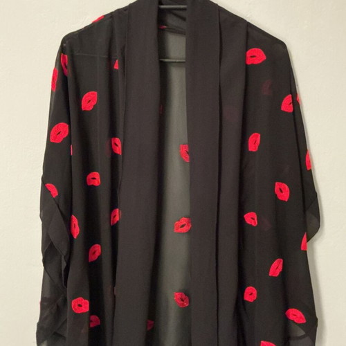 Kimono with Lips One Size like new, black, airy fit