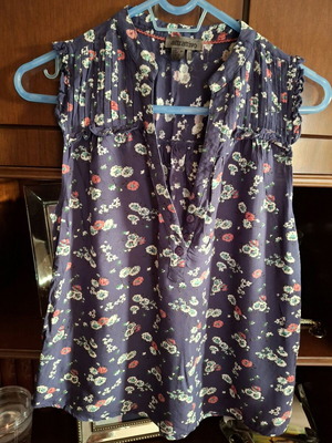 Attrattivo Sleeveless Blue Blouse Like New Size M