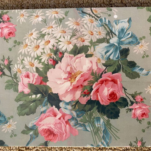 A Dozen Roses souvenir set new from Metropolitan Museum of Art