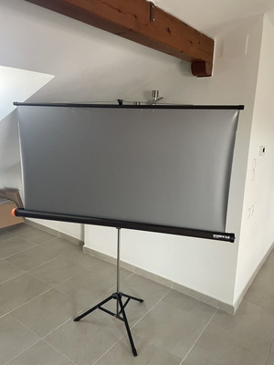 Reflecta CrystalLine Tripod Portable Projection Screen like new