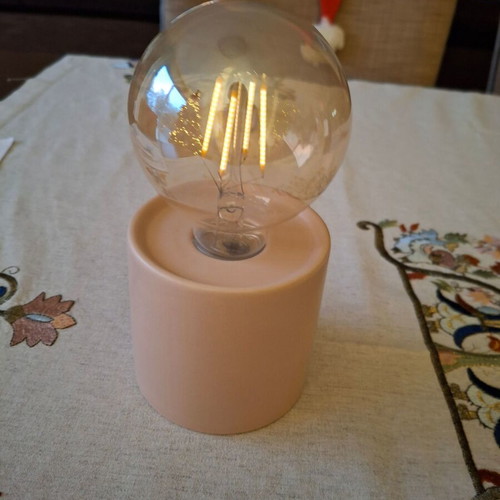 Table lamp like new, battery operated, decorative