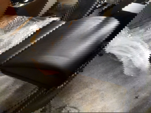 Πωλούνται κρεβάτια εξεταστικά και μασάζ