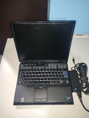IBM Thinkpad T30 laptop μεταχειρισμένο με Pentium 4 και φορτιστή