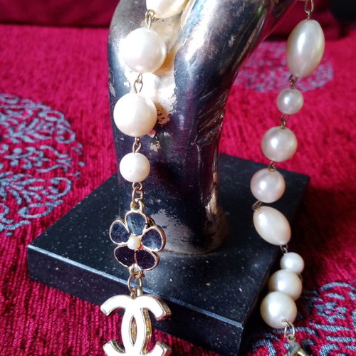 Necklace with enamel flowers and used faux pearls faux bijoux CC