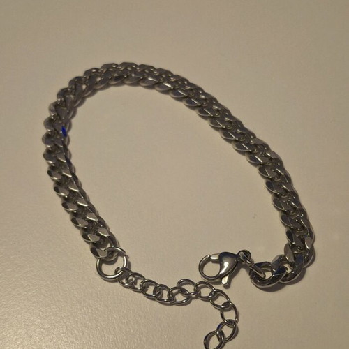 Silver unisex bracelet like new, chain